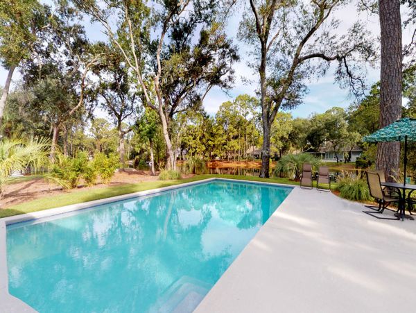 Hilton Head 5 Bedroom Vacation Home with Lagoon View
