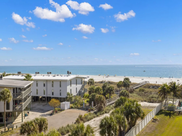 Beachfront Two Bedroom Vacation Condo in Treasure Island