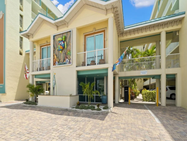 Beachfront Two Bedroom Vacation Condo in Treasure Island