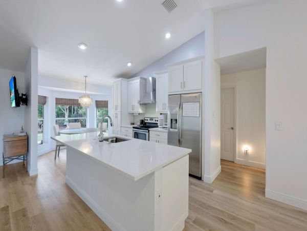 Vacation Home Sleeps 6 Guests in Naples FL NEW ARRIVAL CALL TODAY