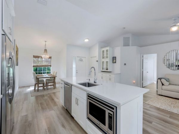 Vacation Home Sleeps 6 Guests in Naples FL NEW ARRIVAL CALL TODAY