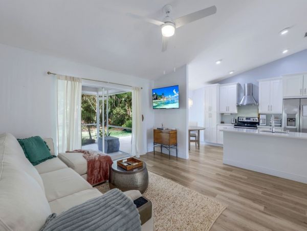 Vacation Home Sleeps 6 Guests in Naples FL NEW ARRIVAL CALL TODAY
