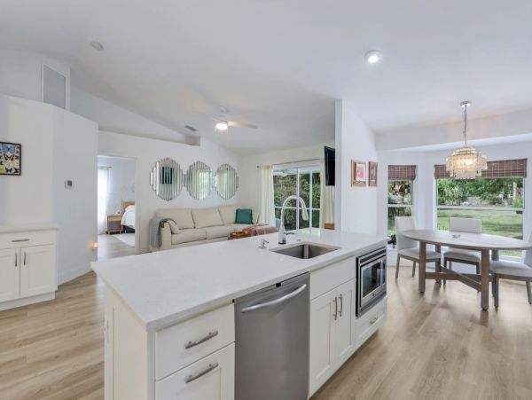 Vacation Home Sleeps 6 Guests in Naples FL NEW ARRIVAL CALL TODAY