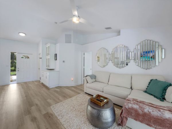 Vacation Home Sleeps 6 Guests in Naples FL NEW ARRIVAL CALL TODAY