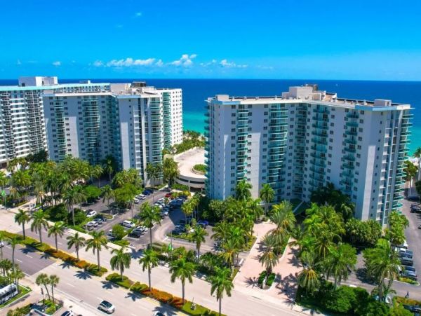 On Beach Hollywood Vacation Condo One Bedroom