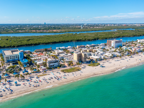 Charming Rental Short Walk to Beach Sleeps 4 Guests