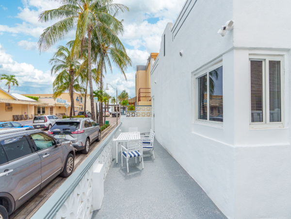 Charming Rental Short Walk to Beach Sleeps 4 Guests