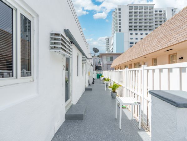 Charming Rental Short Walk to Beach Sleeps 4 Guests