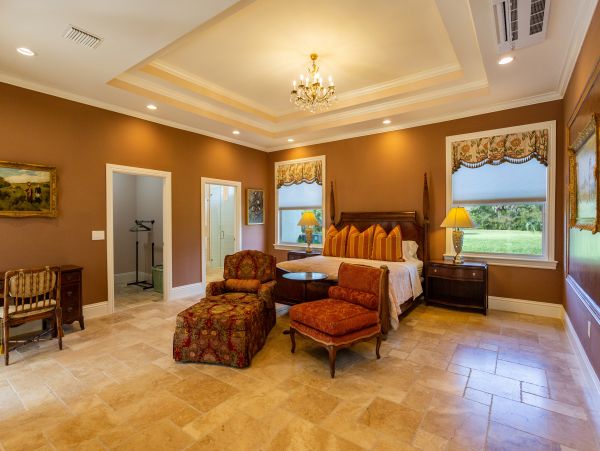 Vacation Estate Sleeps 18 Guests in Naples
