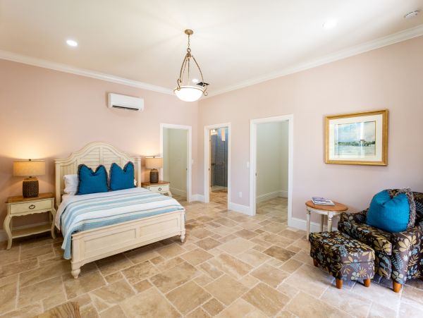 Vacation Estate Sleeps 18 Guests in Naples