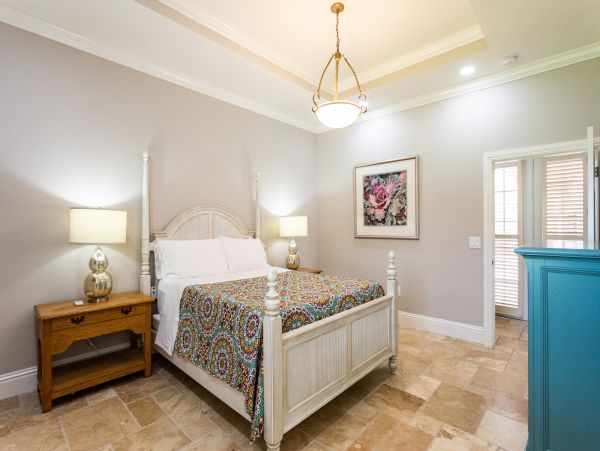 Vacation Estate Sleeps 18 Guests in Naples
