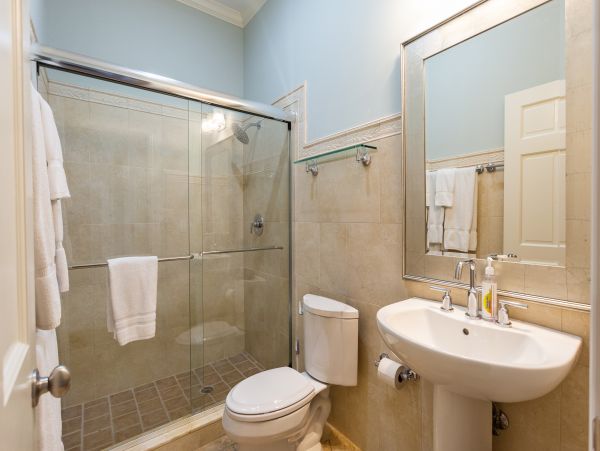 Vacation Estate Sleeps 18 Guests in Naples
