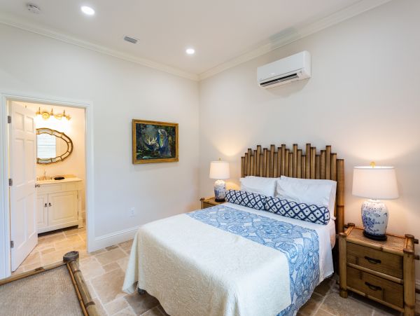 Vacation Estate Sleeps 18 Guests in Naples