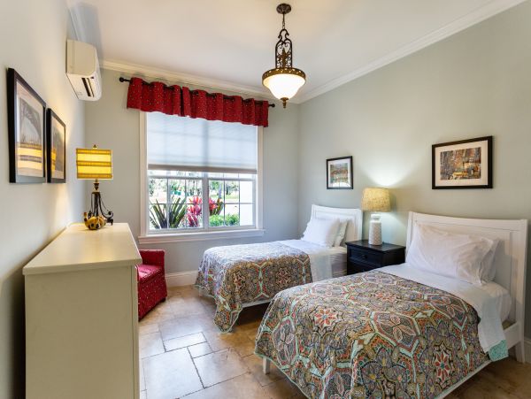 Vacation Estate Sleeps 18 Guests in Naples