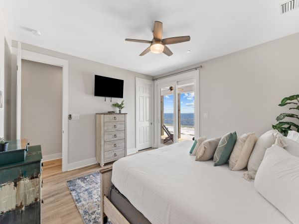 Port St. Joe Five Bedroom Vacation Home Right in Front of the Beach