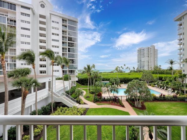 Walk to Beach Naples Vacation Condo Sleeps Six Guests