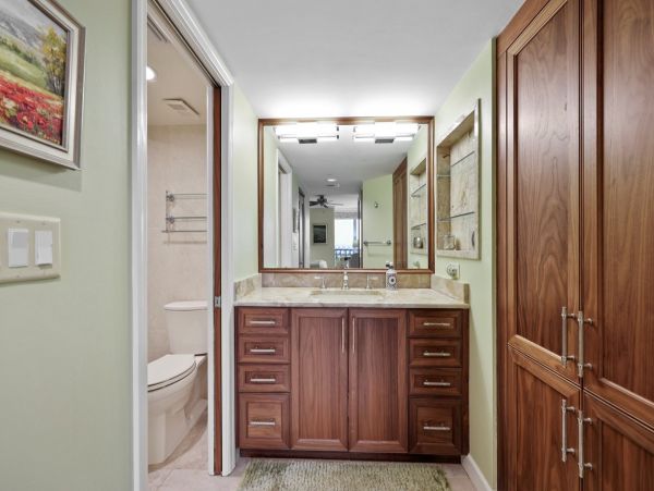 Walk to Beach Naples Vacation Condo Sleeps Six Guests