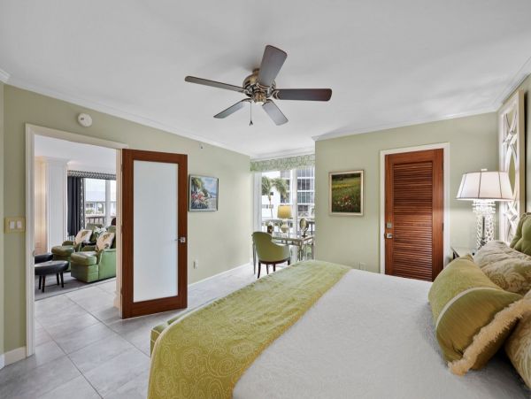 Walk to Beach Naples Vacation Condo Sleeps Six Guests