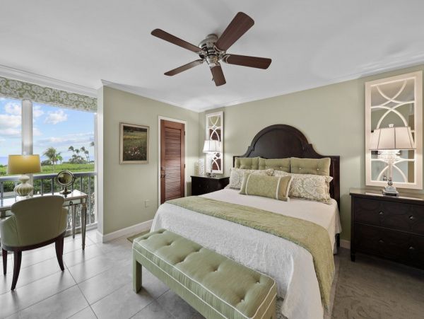 Walk to Beach Naples Vacation Condo Sleeps Six Guests