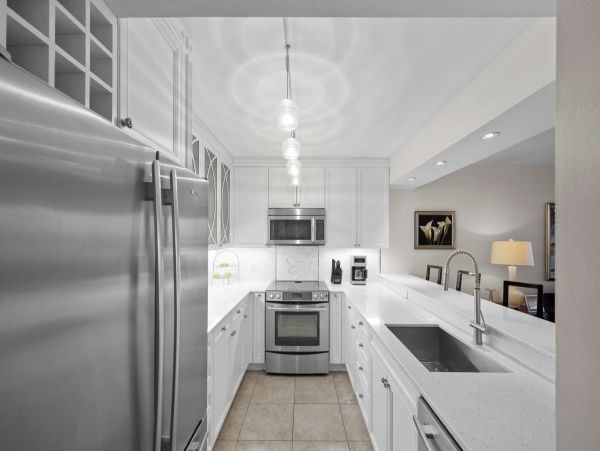 Walk to Beach Naples Vacation Condo Sleeps Six Guests