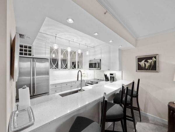 Walk to Beach Naples Vacation Condo Sleeps Six Guests