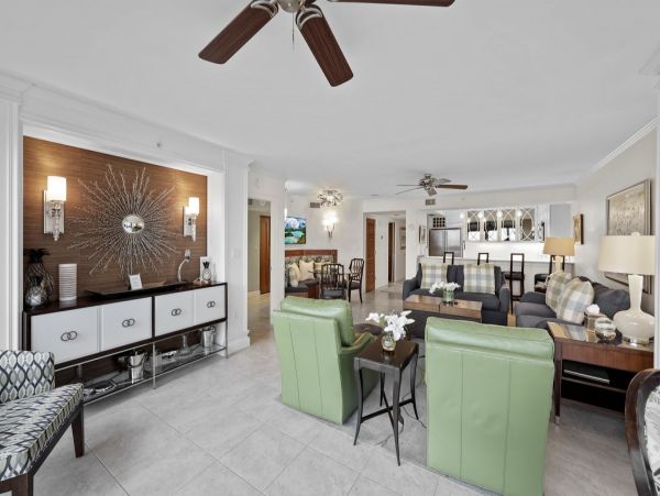 Walk to Beach Naples Vacation Condo Sleeps Six Guests