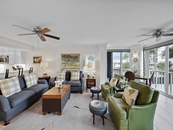 Walk to Beach Naples Vacation Condo Sleeps Six Guests