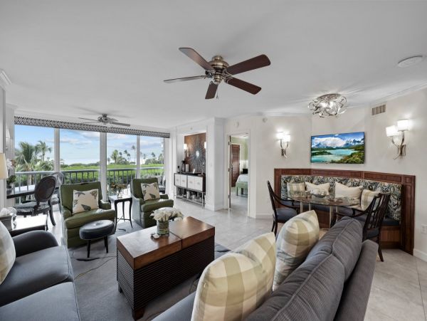 Walk to Beach Naples Vacation Condo Sleeps Six Guests