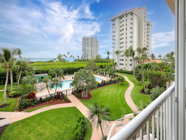 Walk to Beach Naples Vacation Condo Sleeps Six Guests