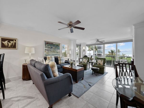 Walk to Beach Naples Vacation Condo Sleeps Six Guests