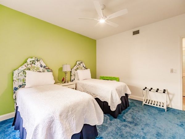 Charming Two Bedroom Vacation Condo in Naples