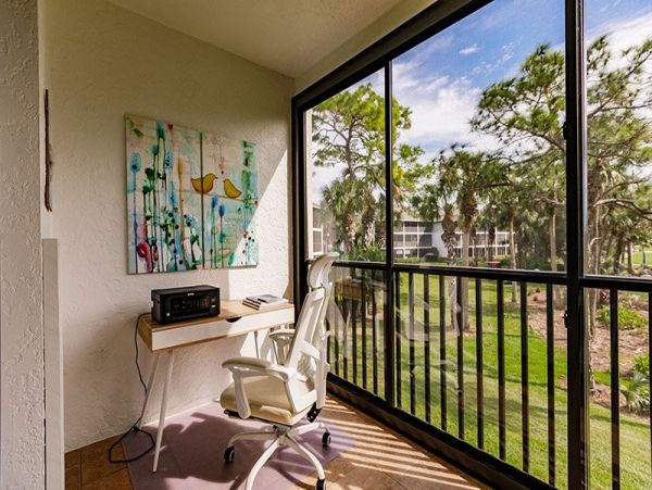 Charming Two Bedroom Vacation Condo in Naples