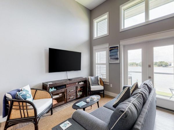 Bay-Front Condo with 4 Bedrooms in Okaloosa Island