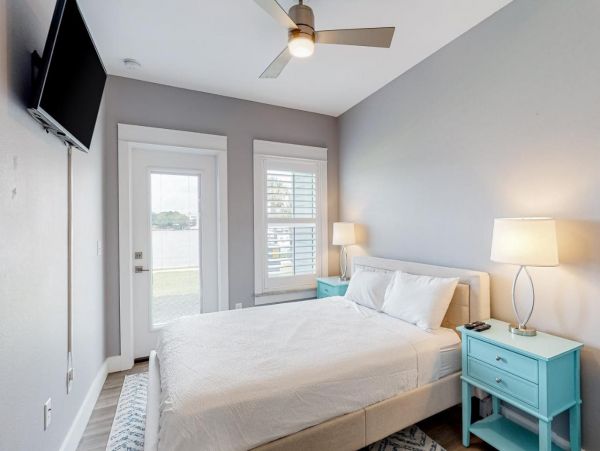Bay-Front Condo with 4 Bedrooms in Okaloosa Island
