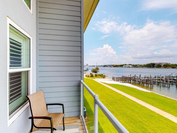 Bay-Front Condo with 4 Bedrooms in Okaloosa Island