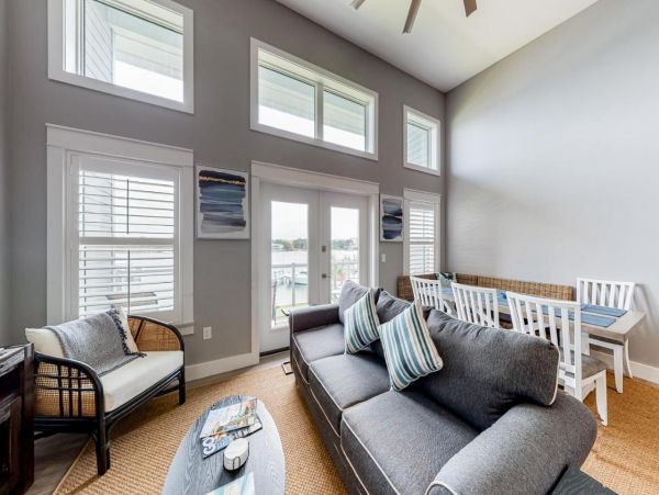 Bay-Front Condo with 4 Bedrooms in Okaloosa Island