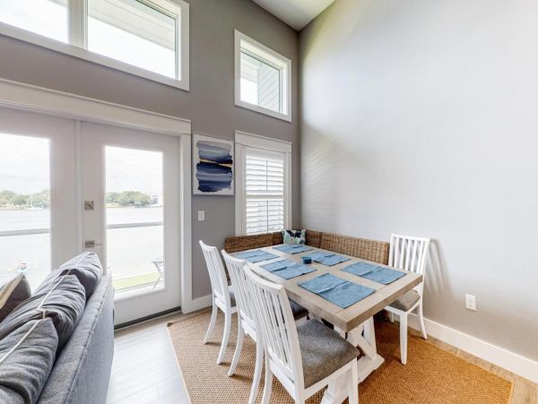 Bay-Front Condo with 4 Bedrooms in Okaloosa Island