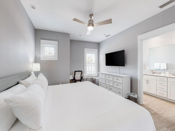 Bay-Front Condo with 4 Bedrooms in Okaloosa Island