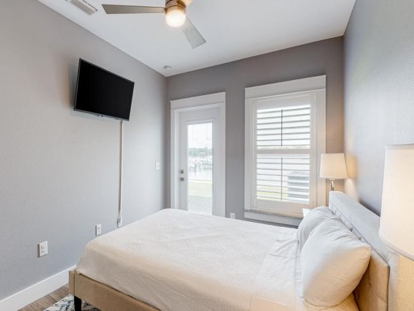 Bay-Front Condo with 4 Bedrooms in Okaloosa Island