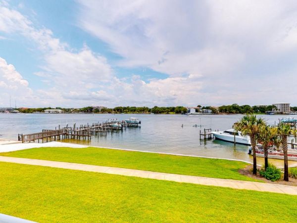 Bay-Front Condo with 4 Bedrooms in Okaloosa Island