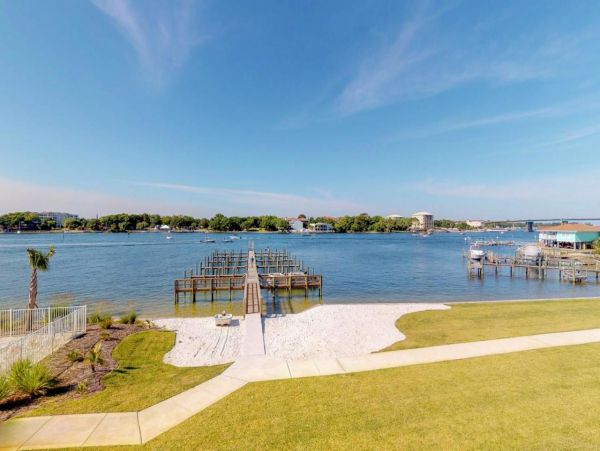 Bay-Front Condo with 4 Bedrooms in Okaloosa Island