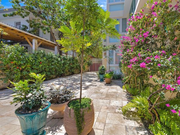 Contemporary 3-Bedroom Condo Prime Location in a Prestigious Area