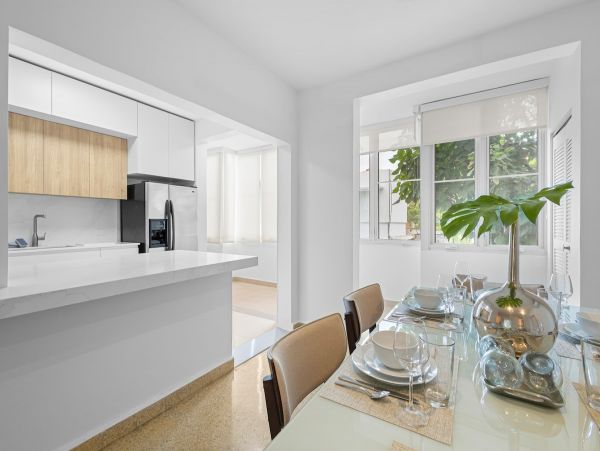 Contemporary 3-Bedroom Condo Prime Location in a Prestigious Area