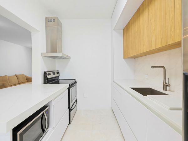 Contemporary 3-Bedroom Condo Prime Location in a Prestigious Area