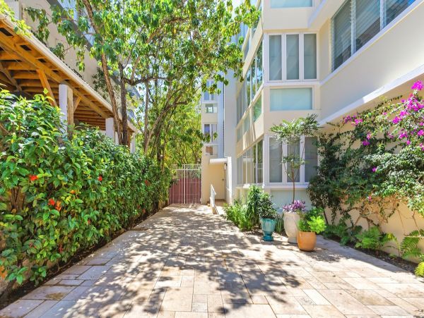 Contemporary 3-Bedroom Condo Prime Location in a Prestigious Area