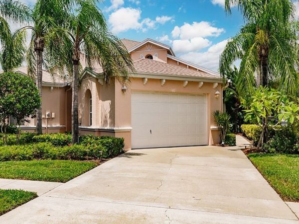 Elegant 3-bedroom 3-bathroom Home in Naples