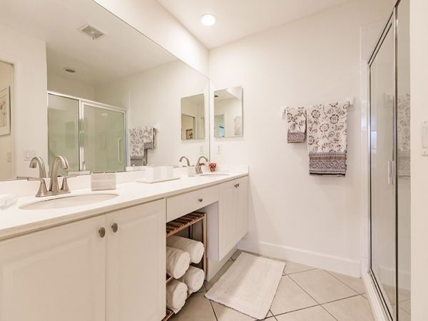 Elegant 3-bedroom 3-bathroom Home in Naples