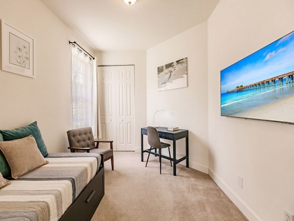 Elegant 3-bedroom 3-bathroom Home in Naples