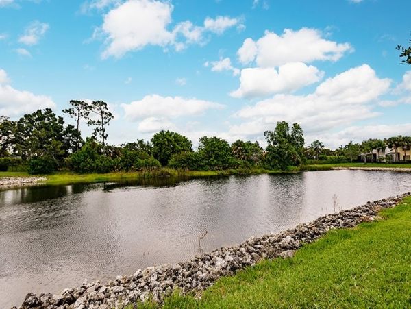 Elegant 3-bedroom 3-bathroom Home in Naples