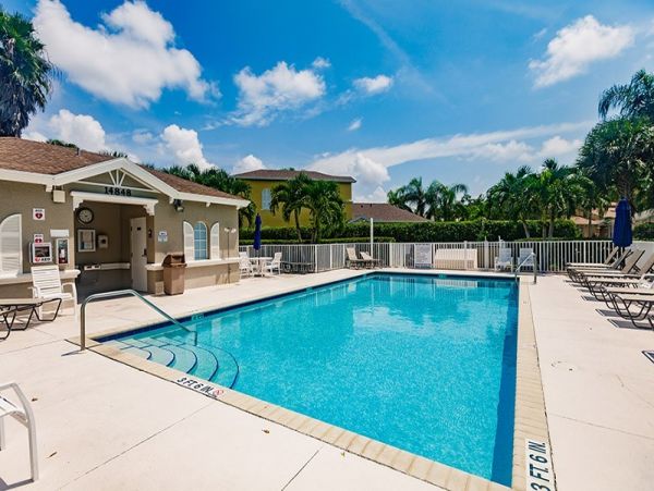 Elegant 3-bedroom 3-bathroom Home in Naples